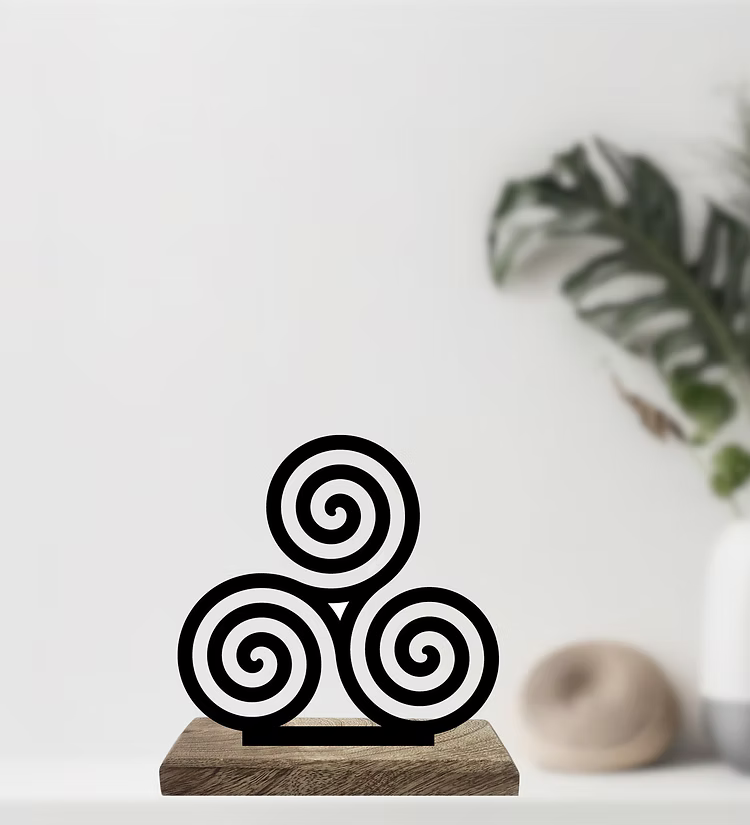 Eternal Knots and Spirals Set of 2 Table Décor